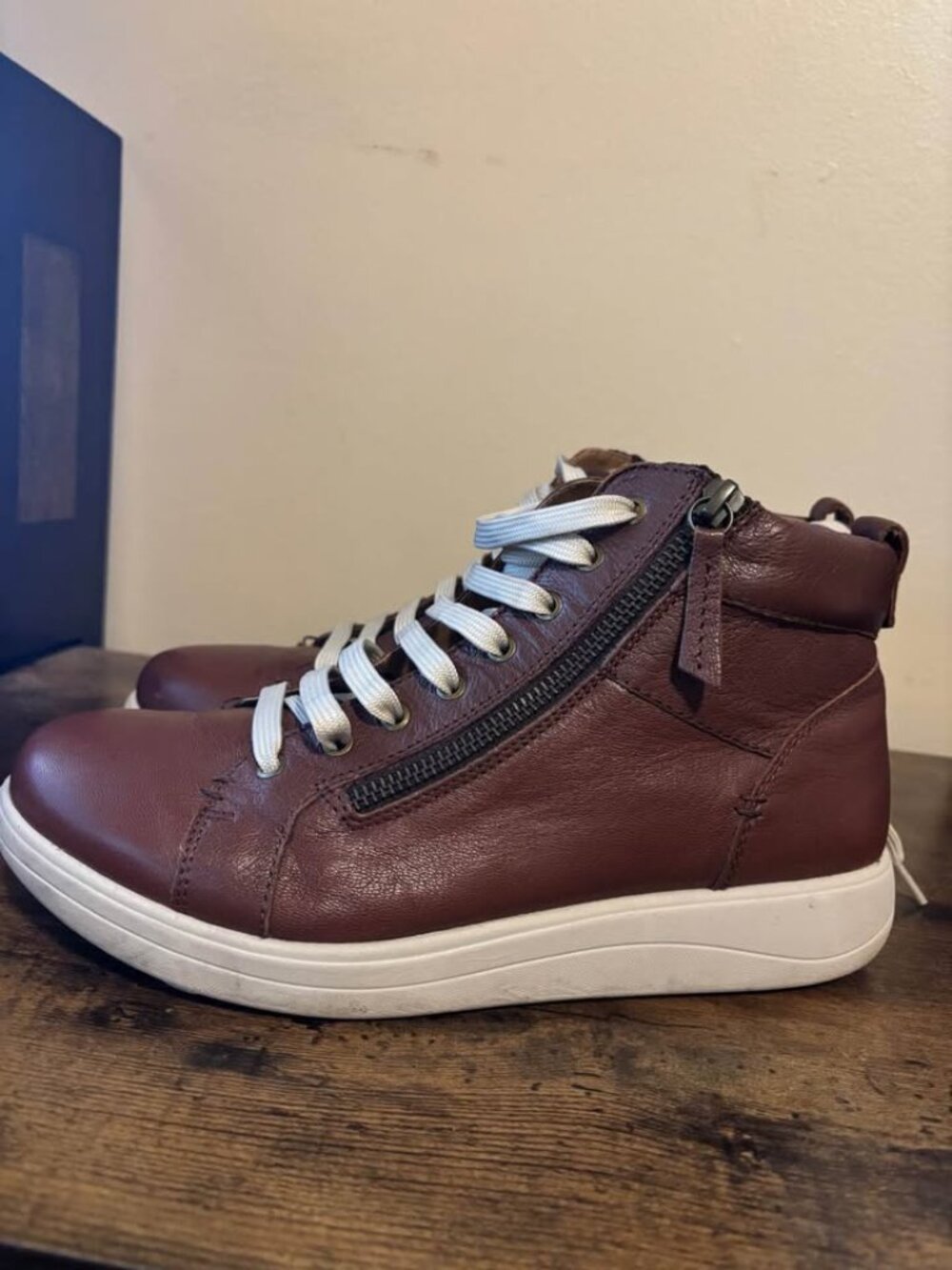 Strive Kensington Brown Leather High-Top Sneakers size 9
